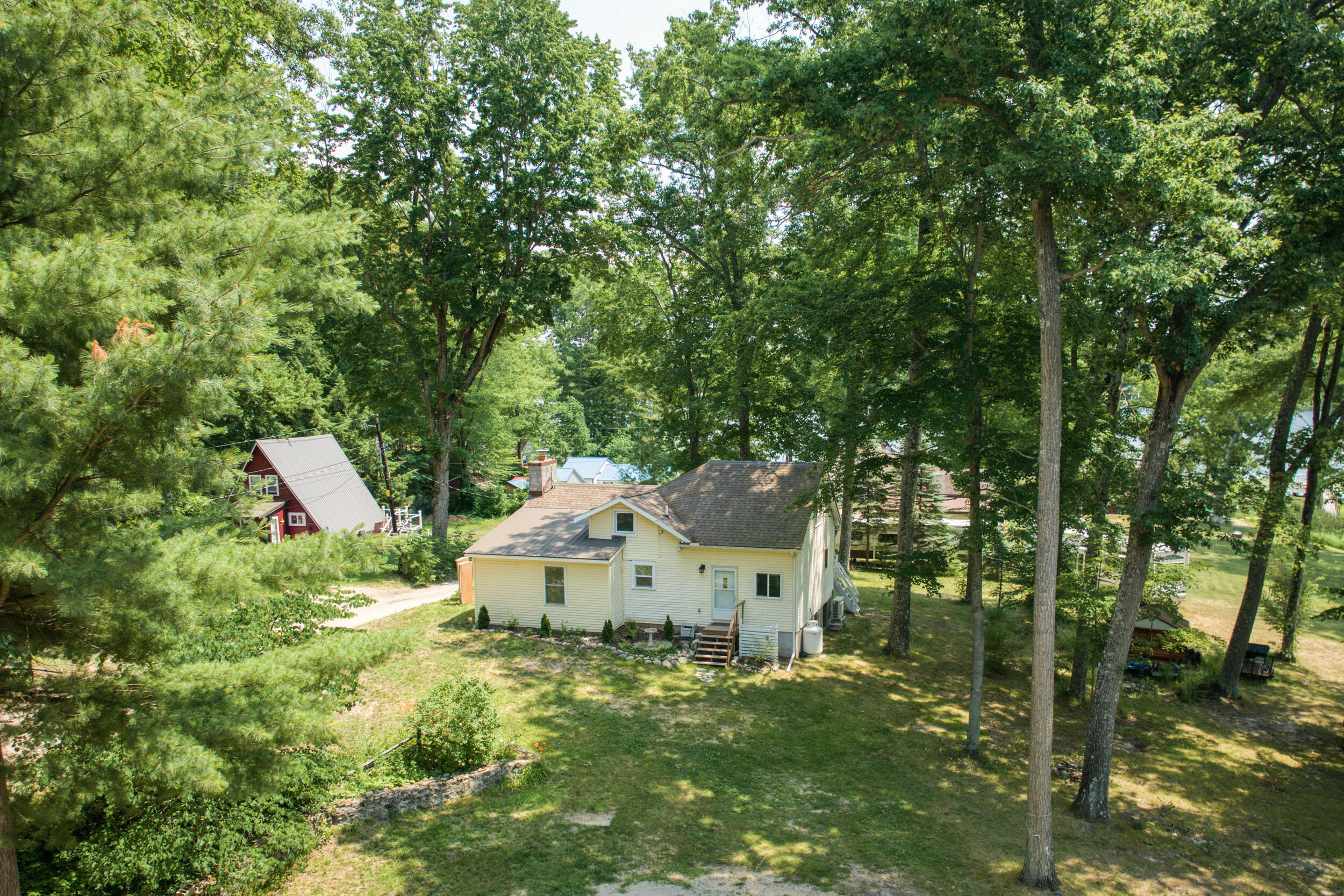 890 W Locust Street
