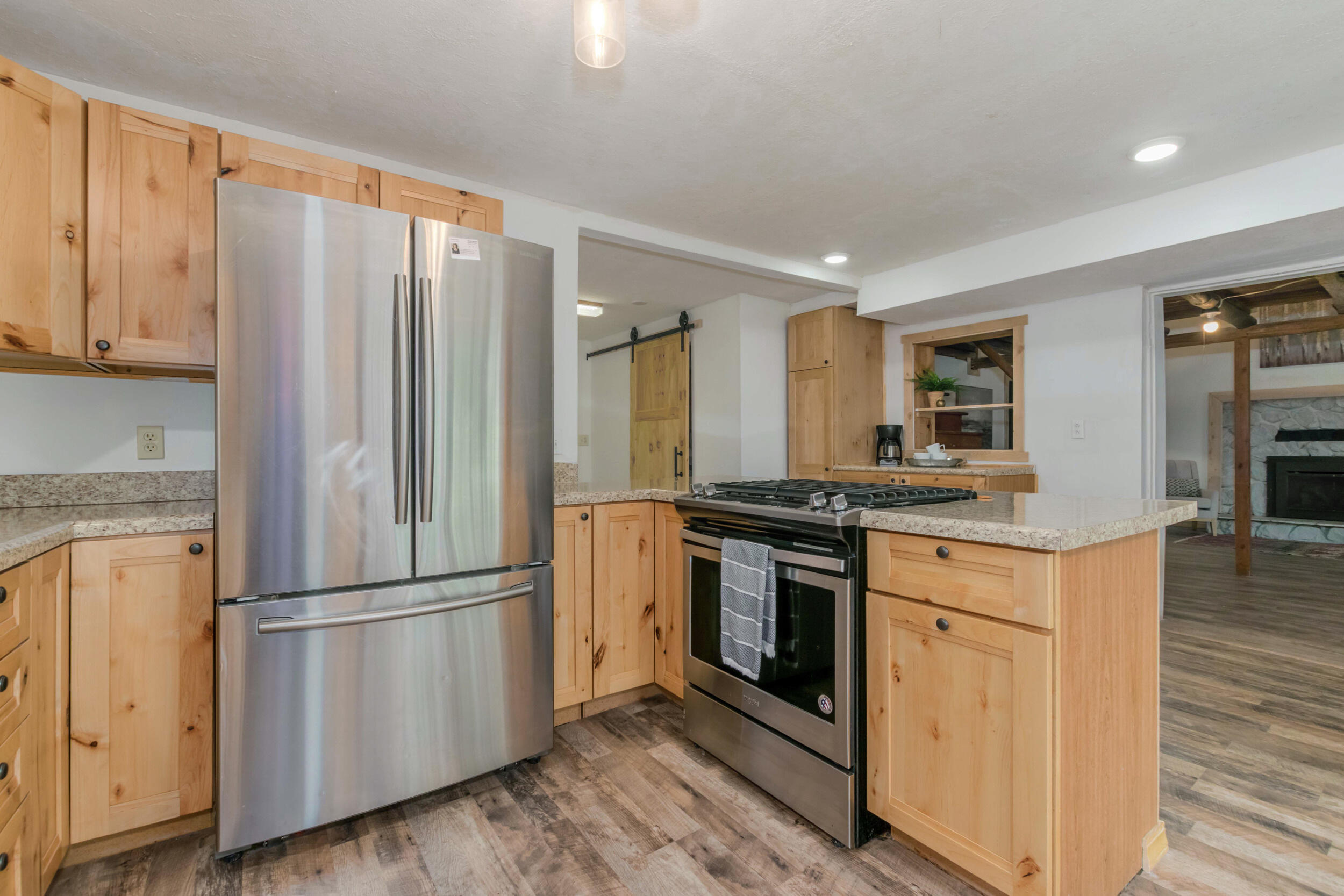 890 W Locust Street