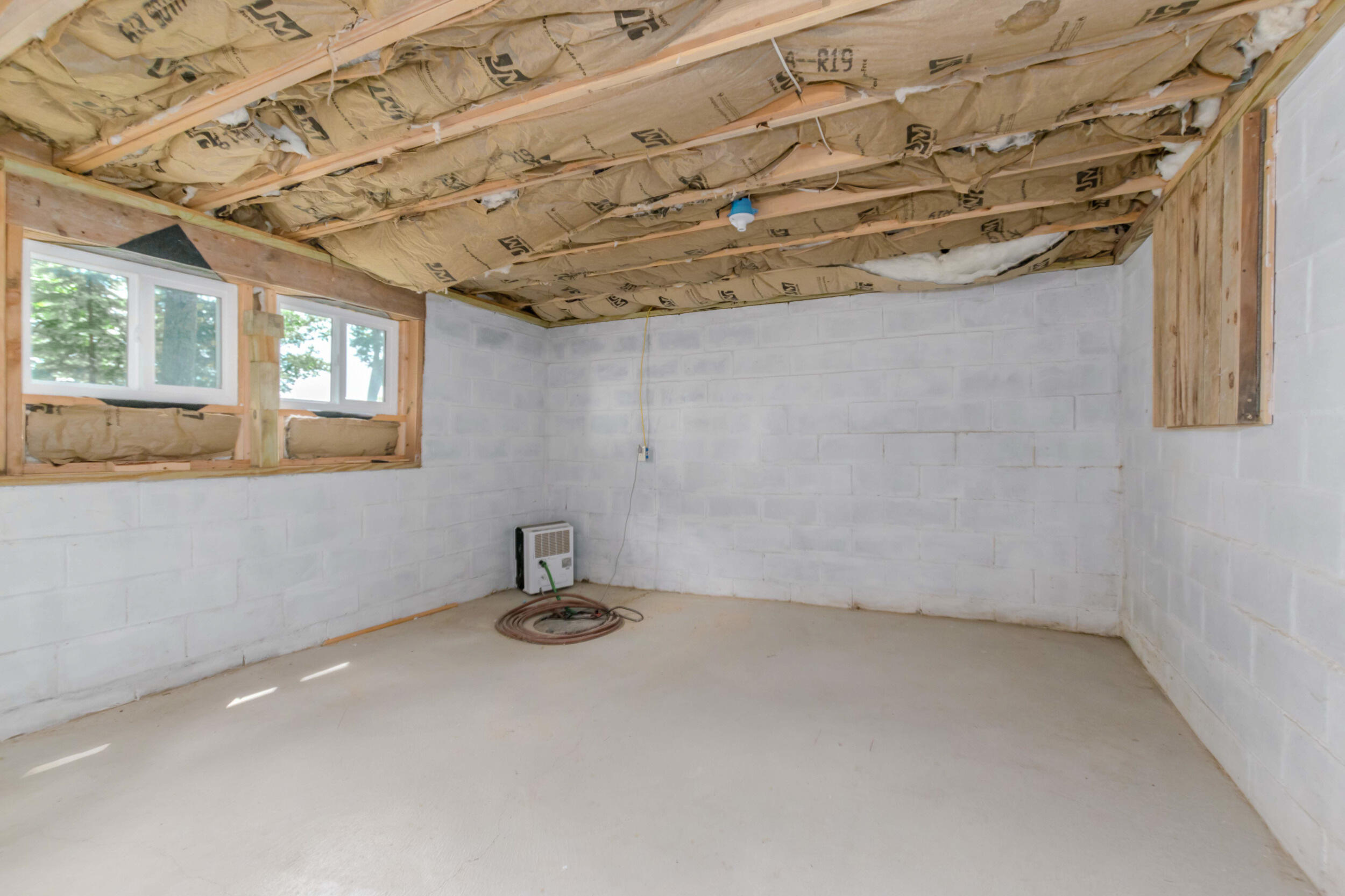 890 W Locust Street