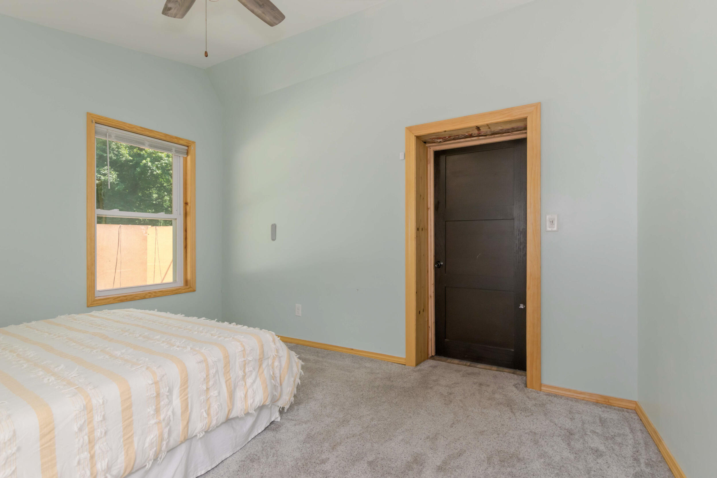 890 W Locust Street