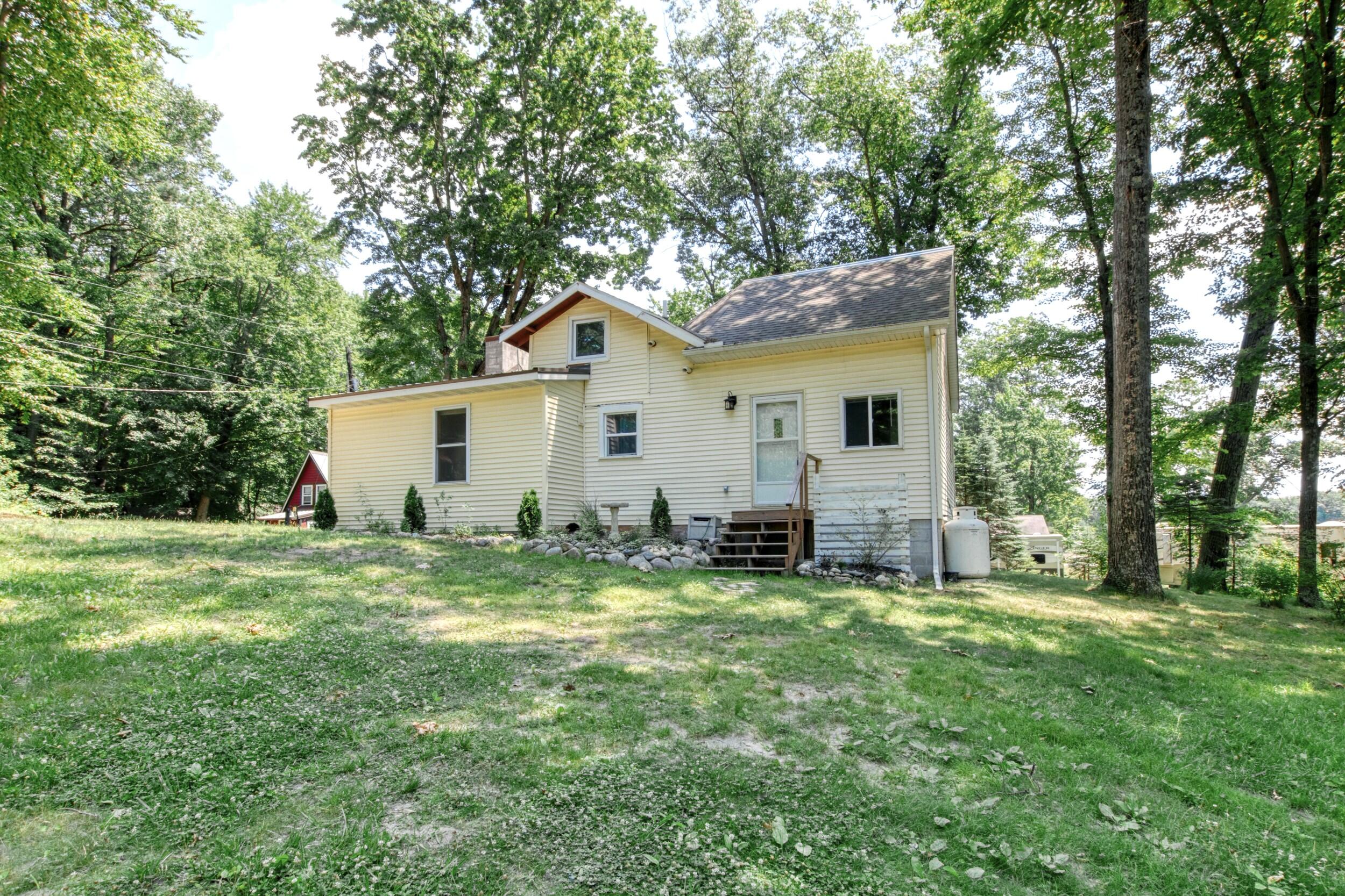 890 W Locust Street