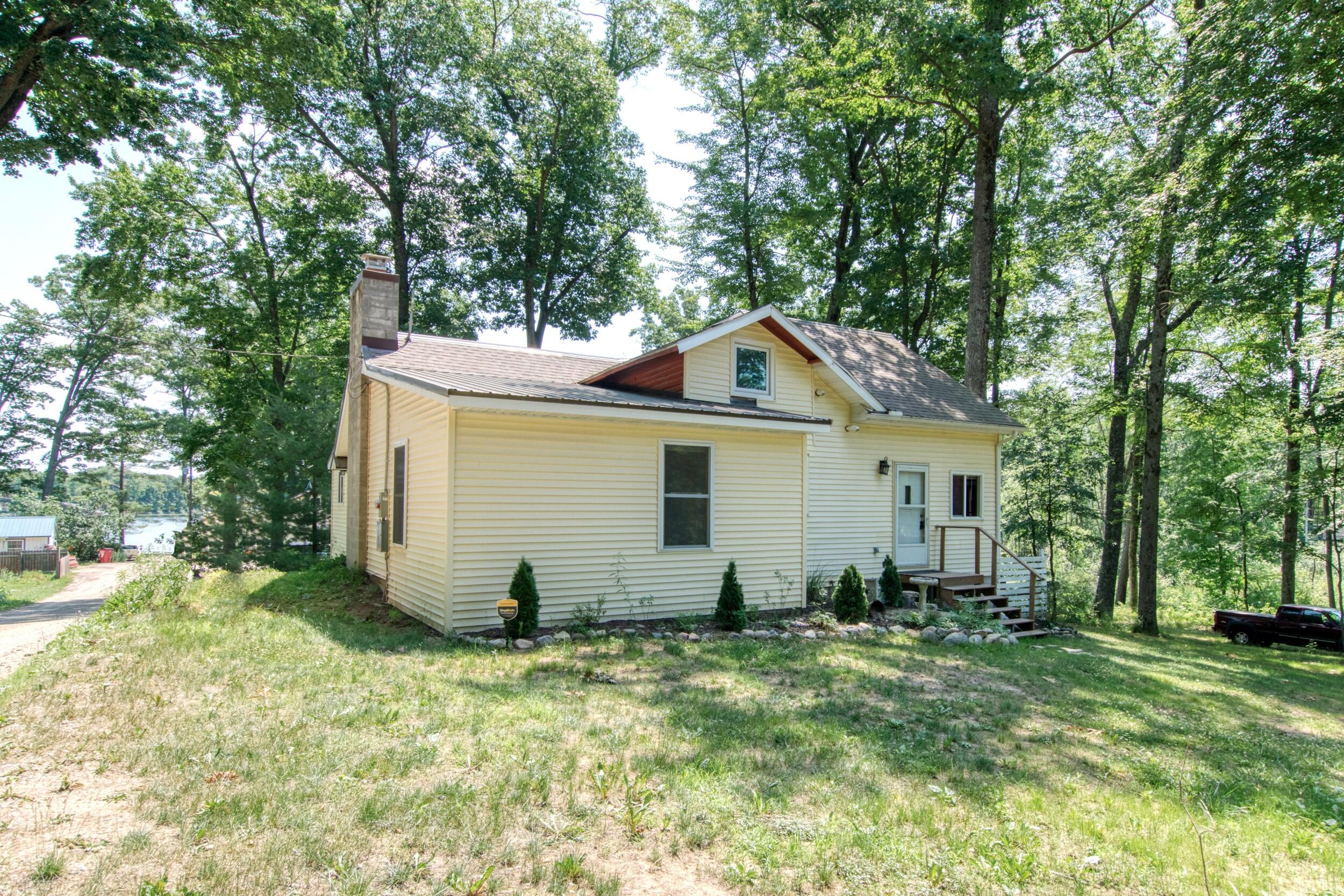 890 W Locust Street