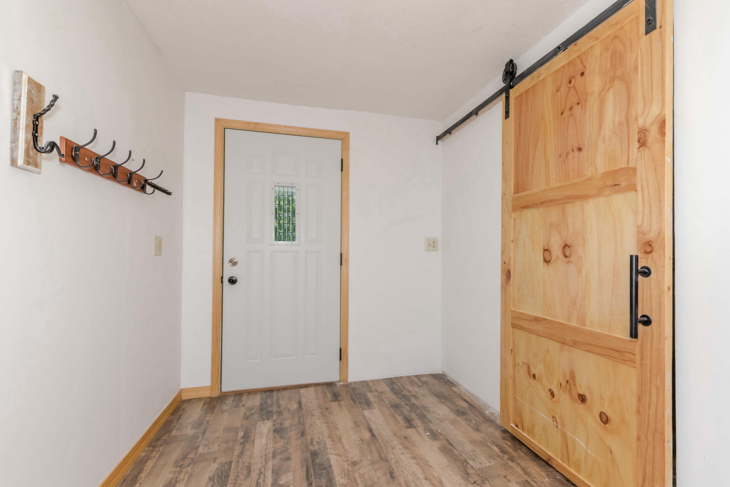 890 W Locust Street