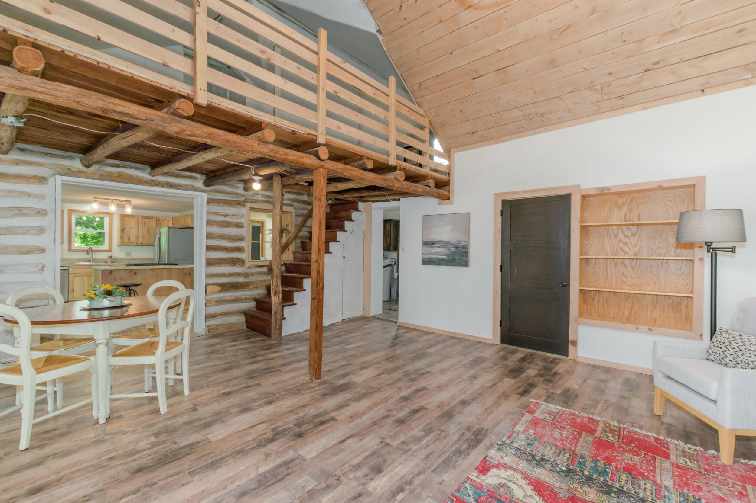 890 W Locust Street