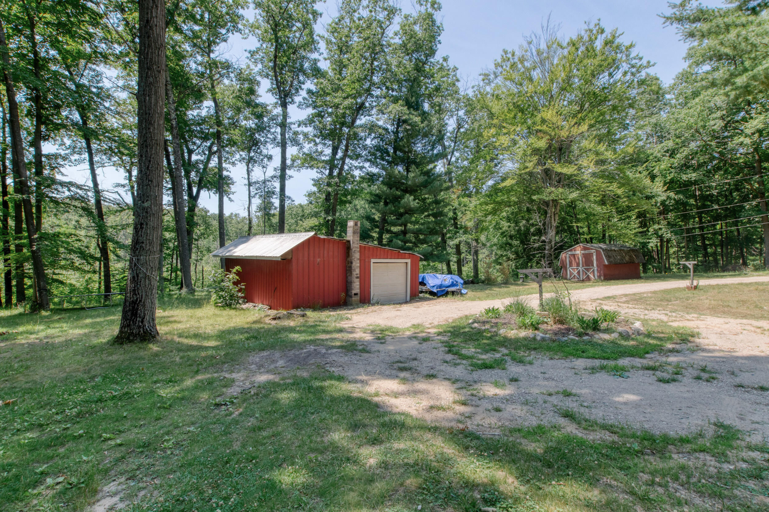 890 W Locust Street