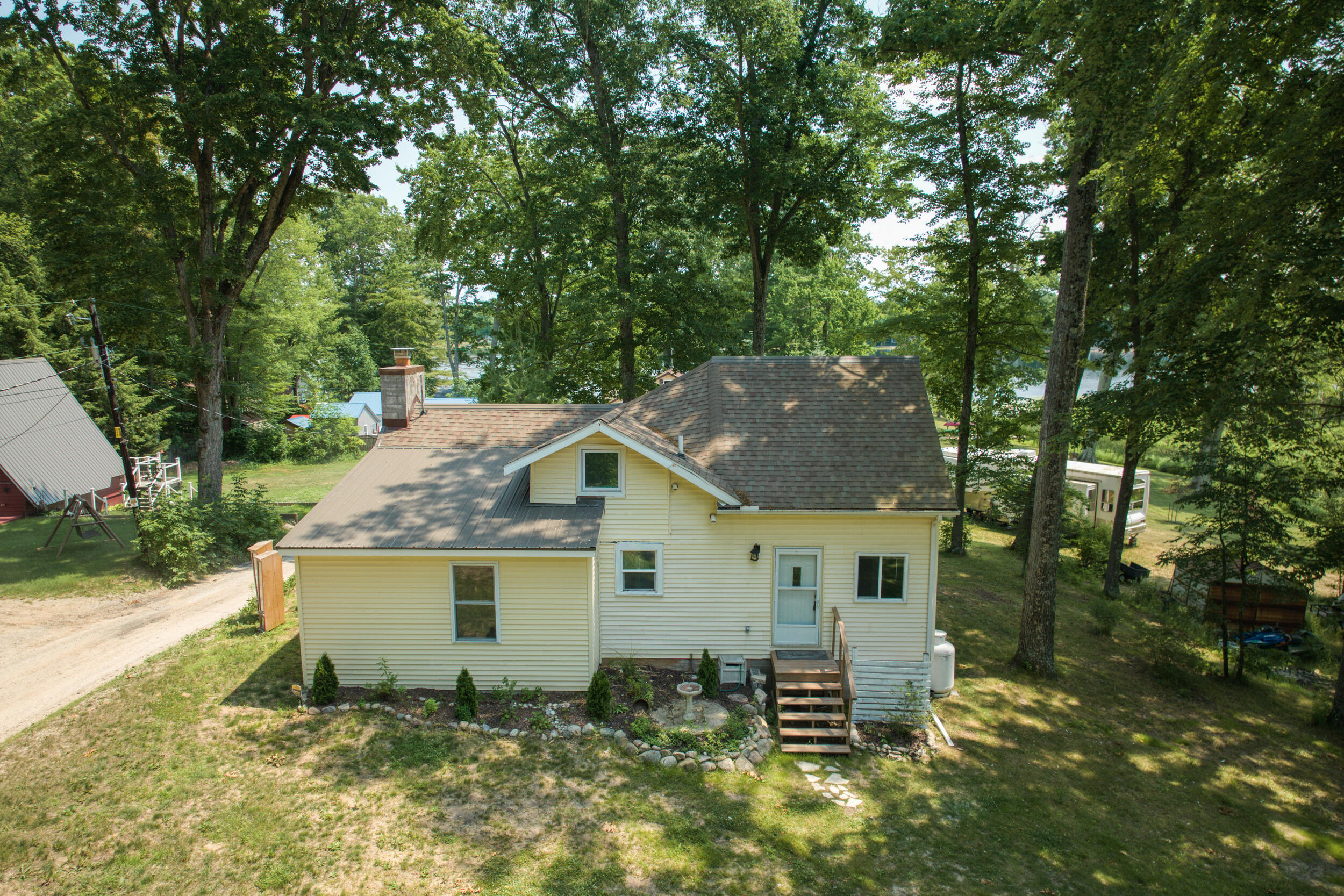 890 W Locust Street