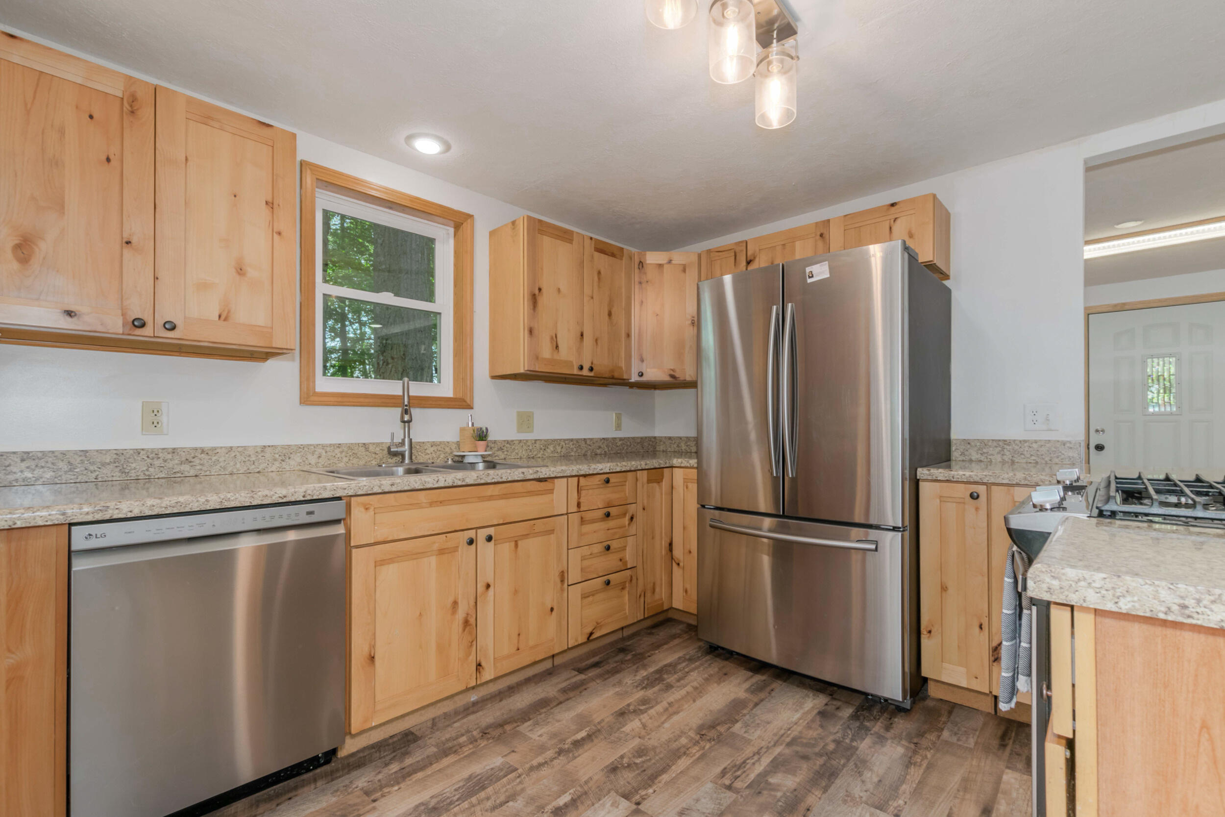 890 W Locust Street