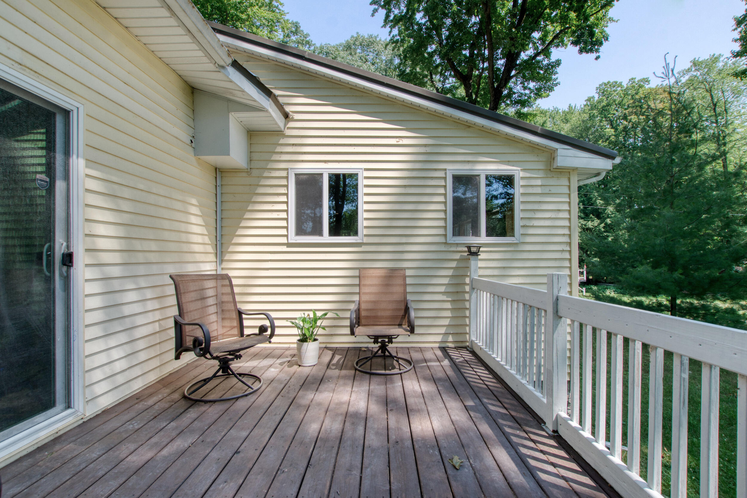 890 W Locust Street