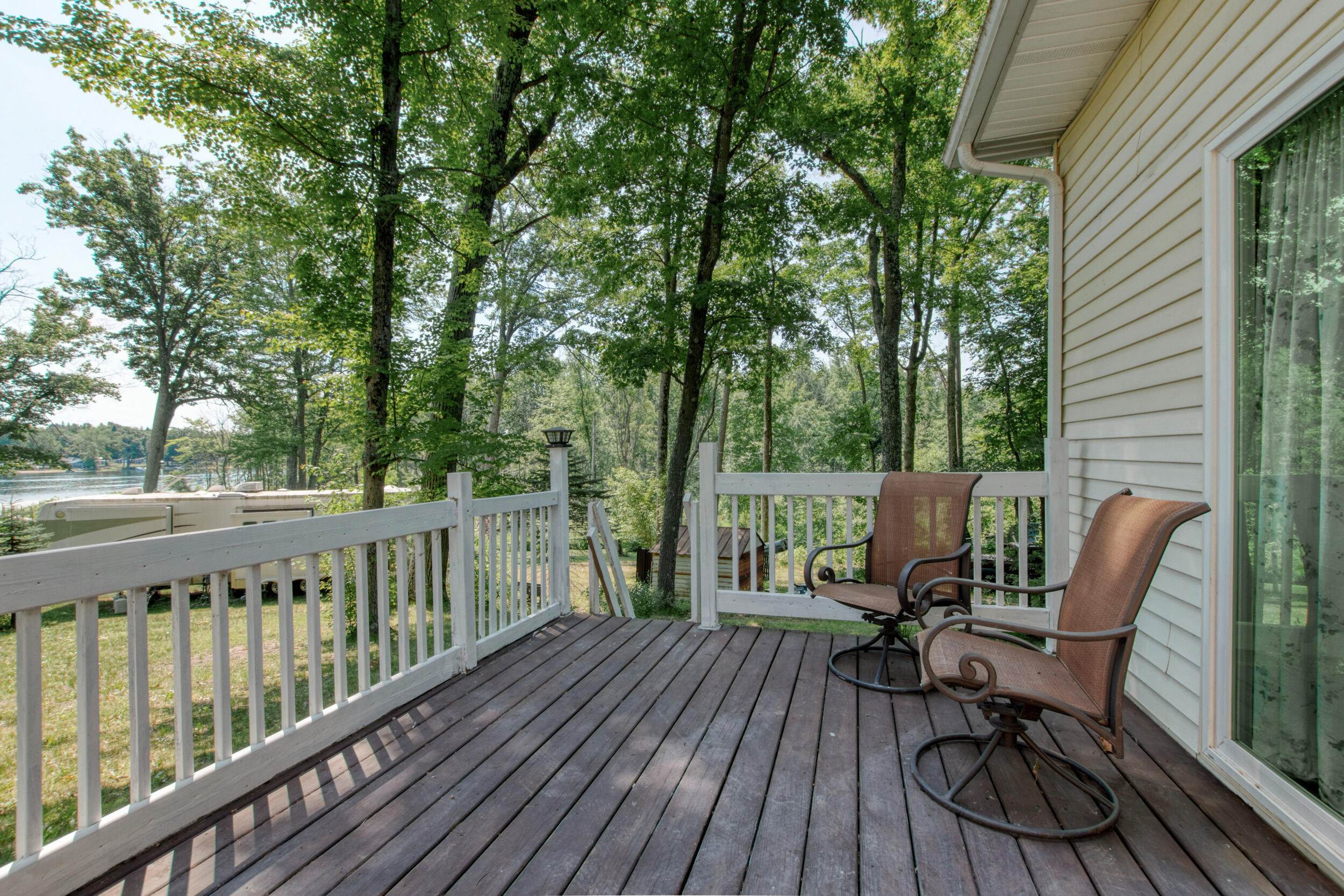 890 W Locust Street