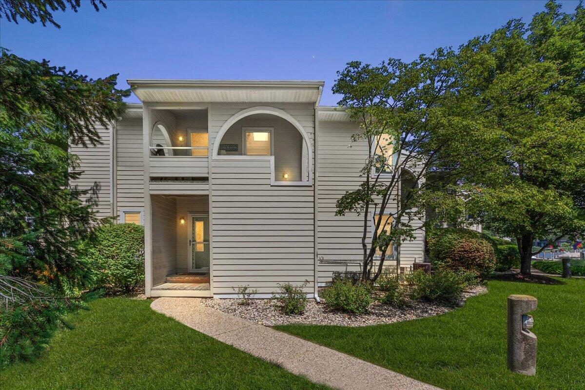 987 Lake Street 6