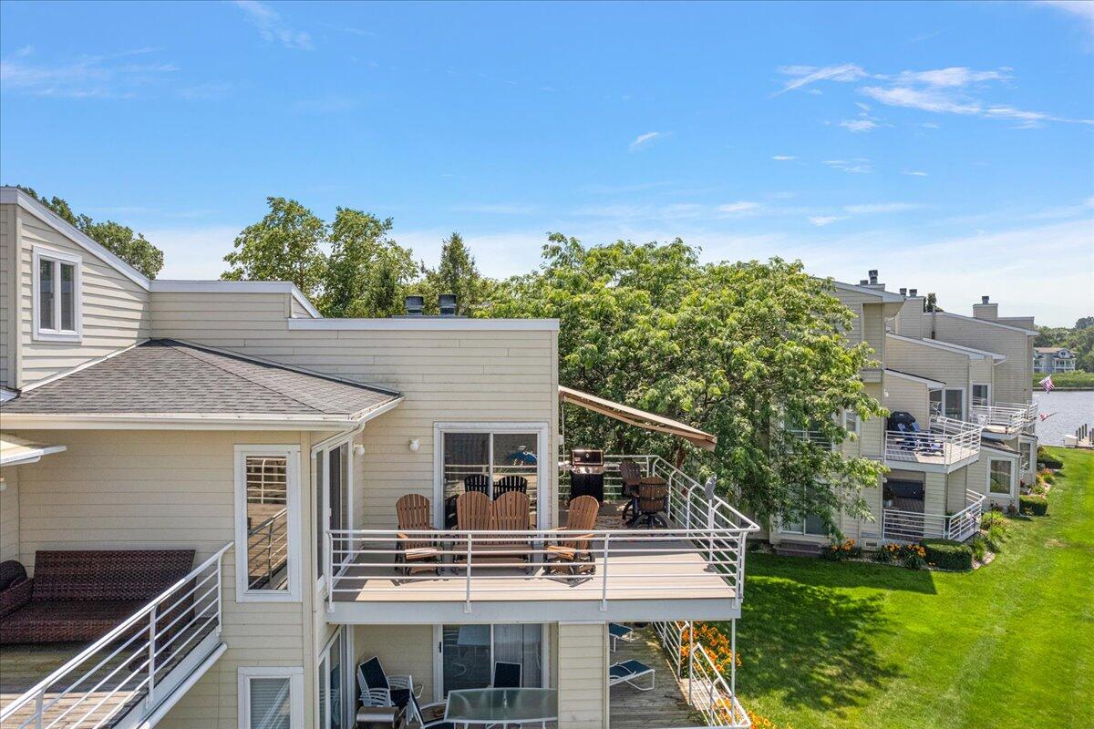 987 Lake Street 6