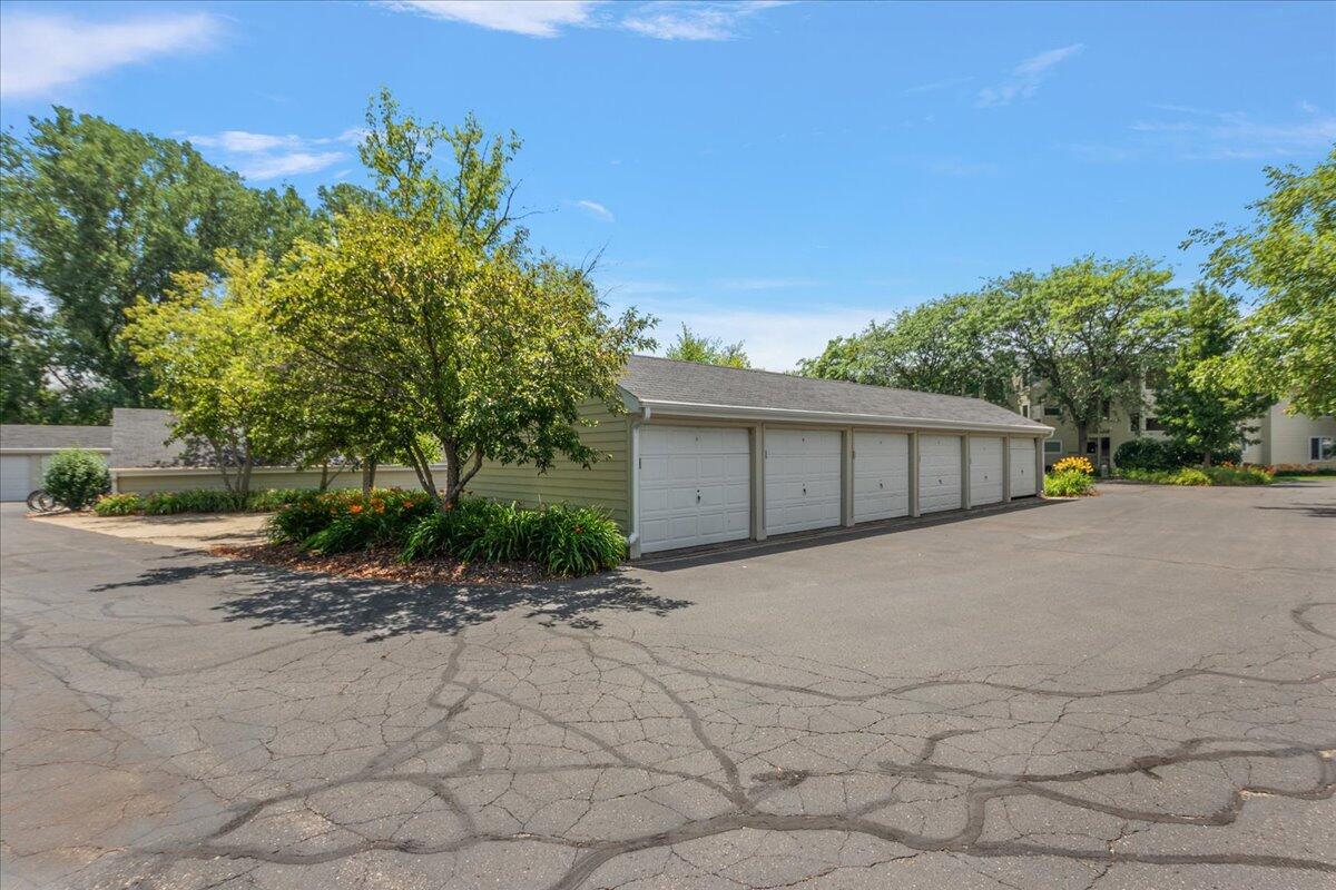 987 Lake Street 6