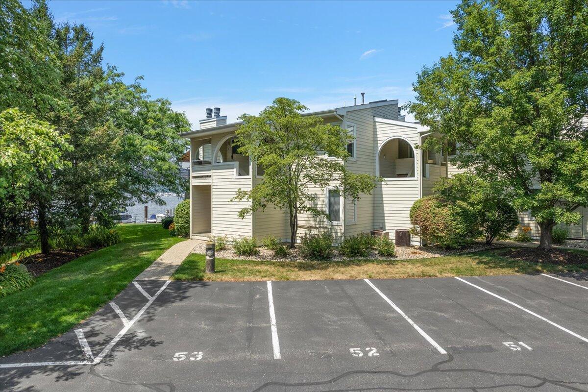 987 Lake Street 6