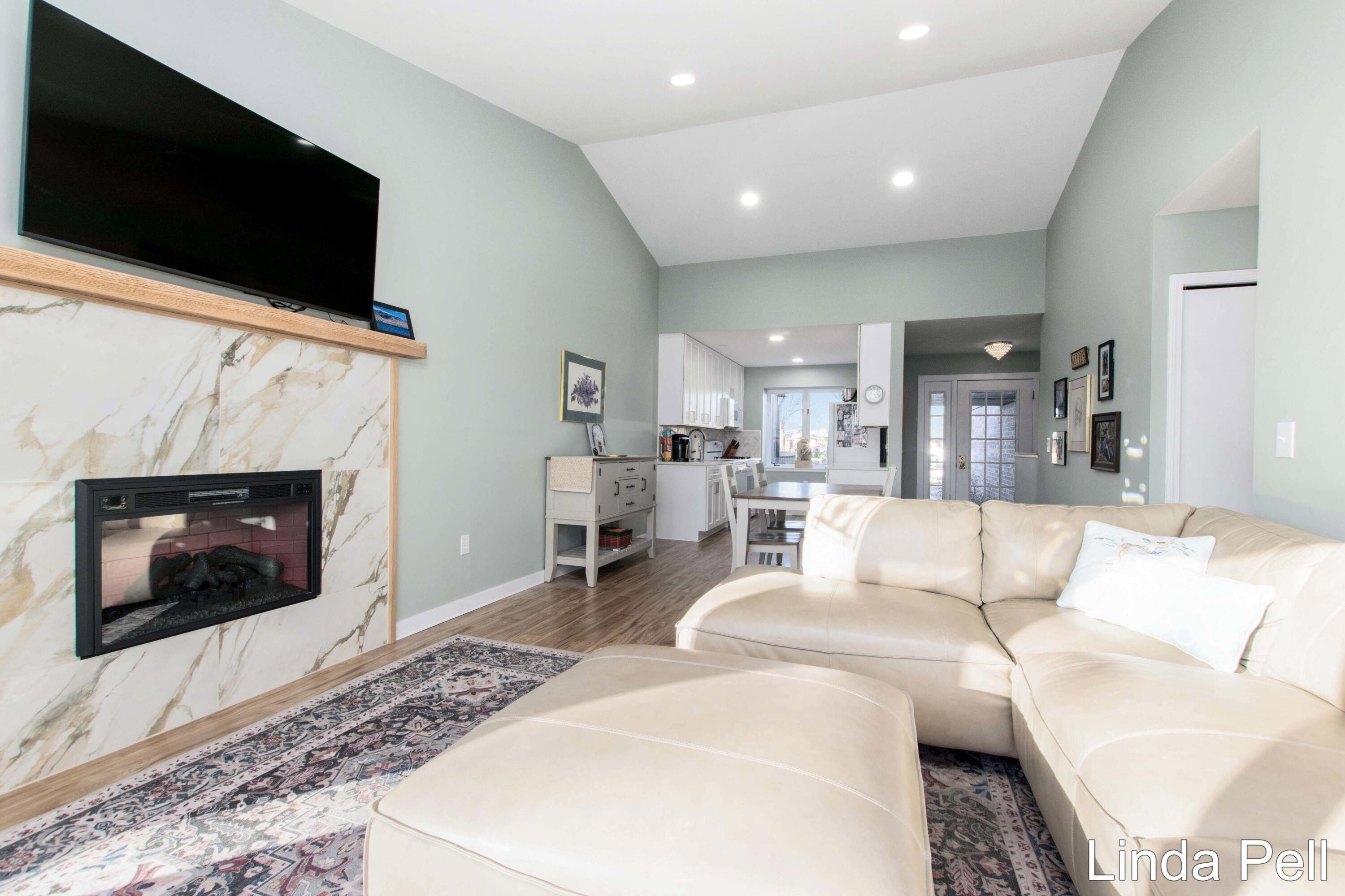 3444 Eagle Ridge Court NE 6