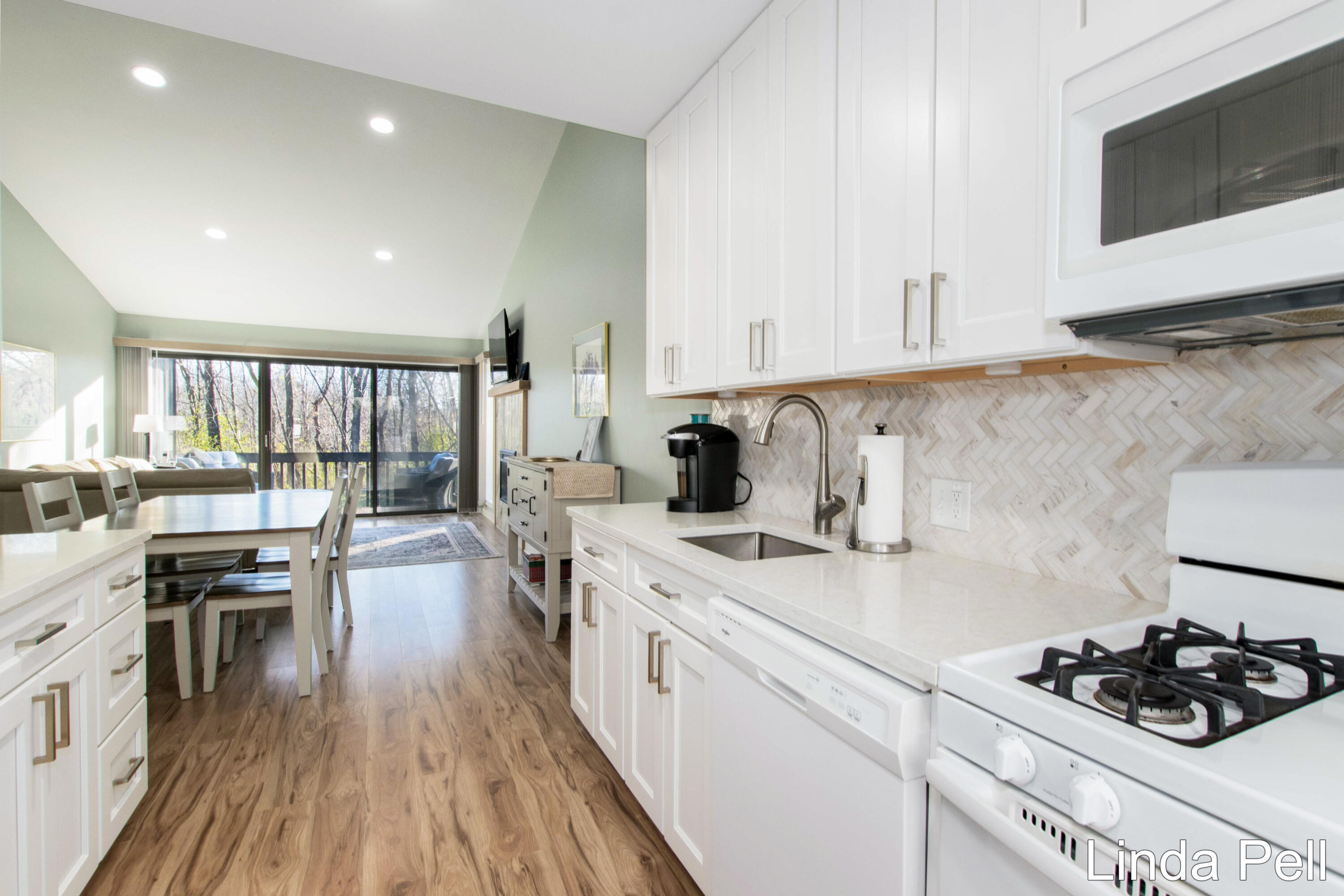 3444 Eagle Ridge Court NE 6