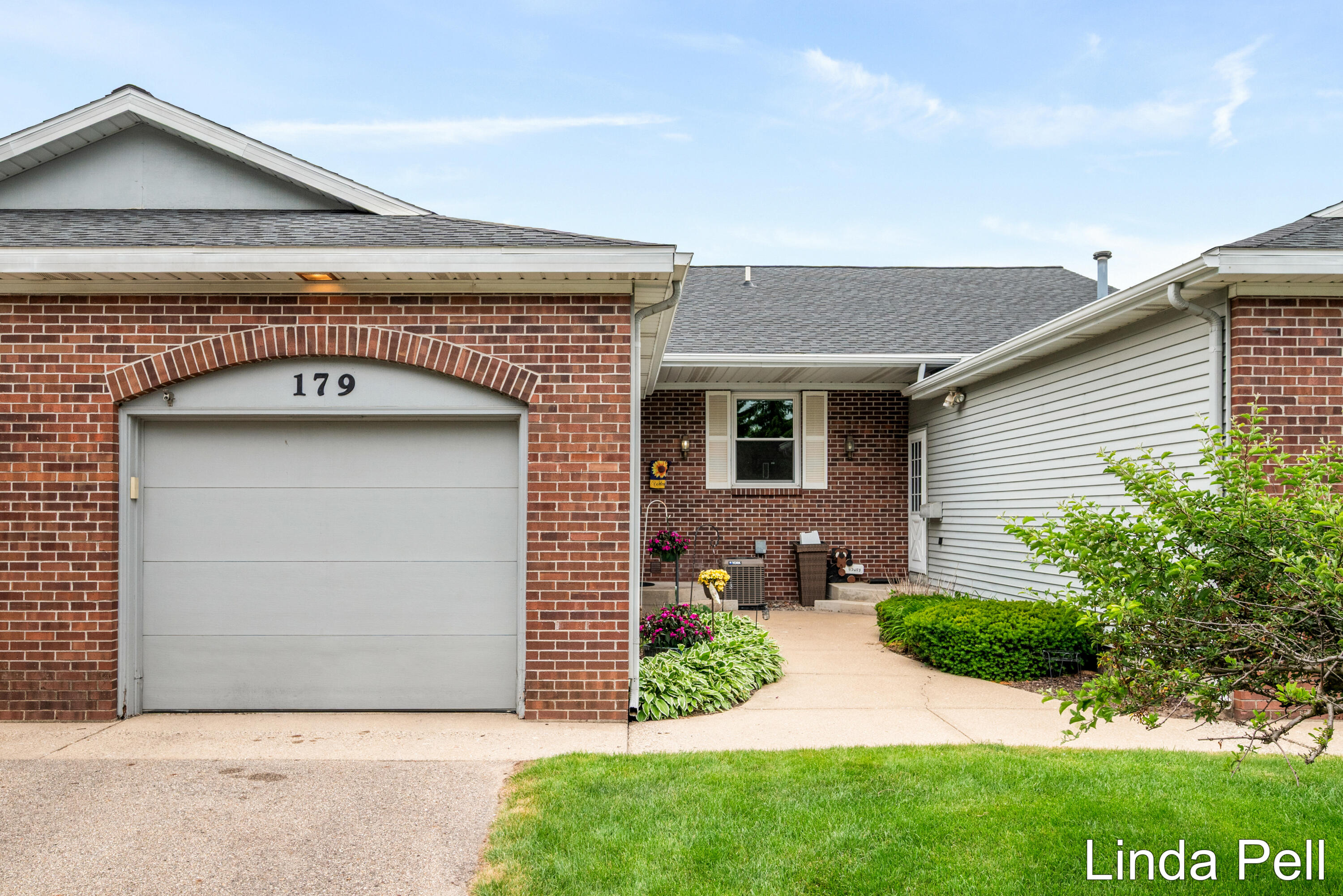 179 Laurelwood Court SW