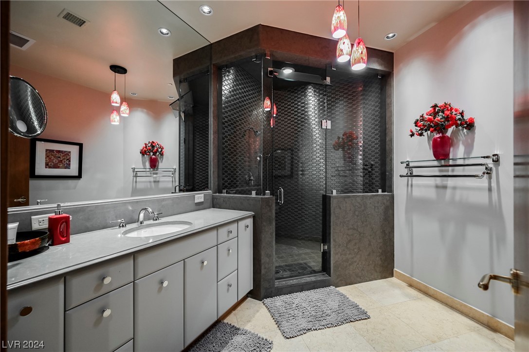 2877 Paradise Road 3004