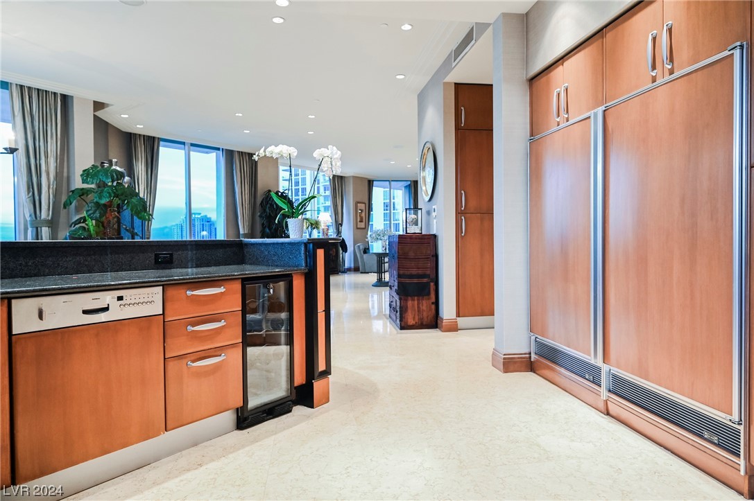 2877 Paradise Road 3004