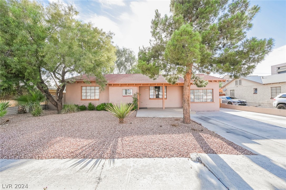 1120 Westwood Drive