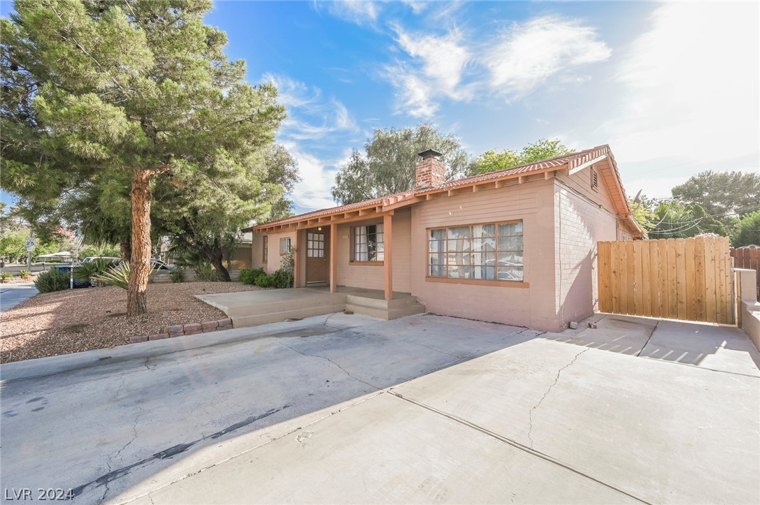 1120 Westwood Drive