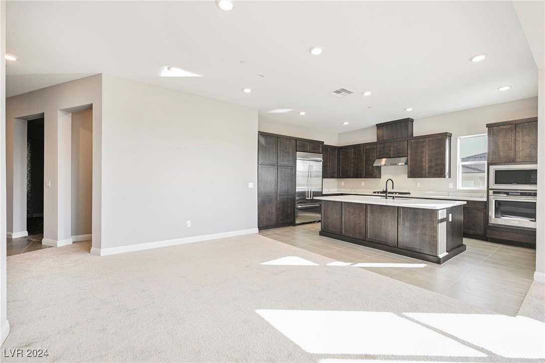 9201 Las Manaitas Avenue 401