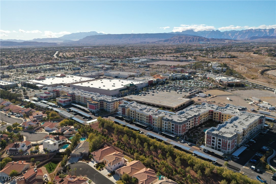 9201 Las Manaitas Avenue 401