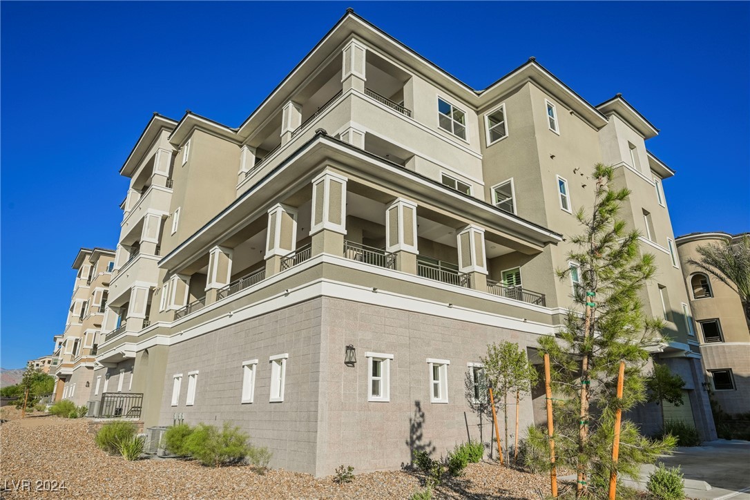 9201 Las Manaitas Avenue 401