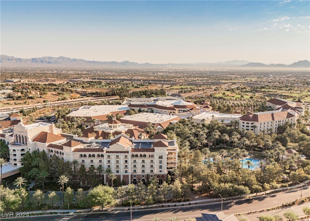 9201 Las Manaitas Avenue 401