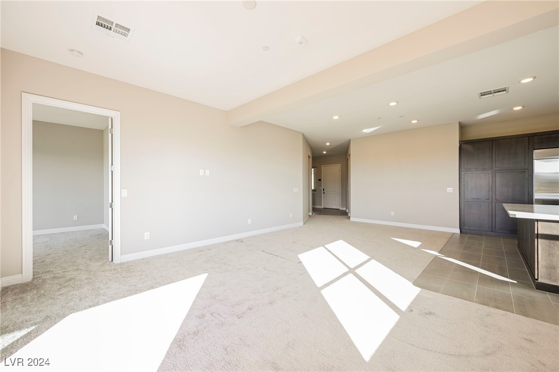 9201 Las Manaitas Avenue 401