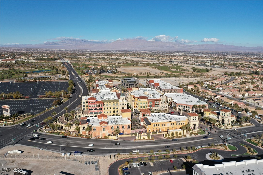 9201 Las Manaitas Avenue 401