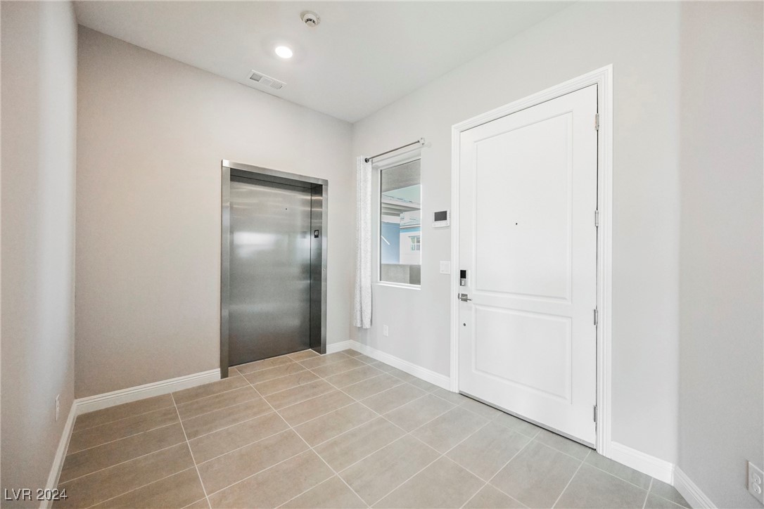 9201 Las Manaitas Avenue 401