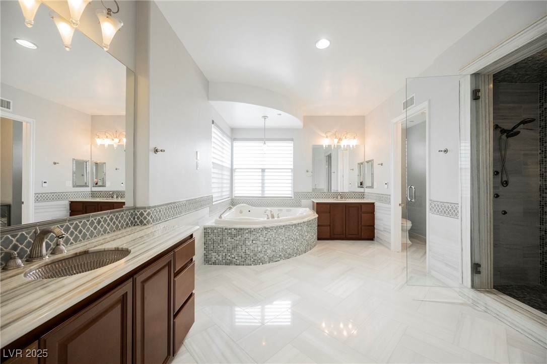 9220 Tesoras Drive 401