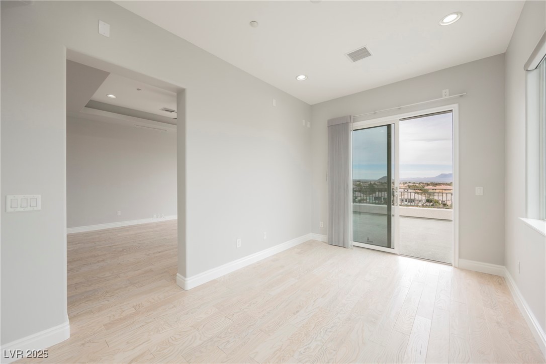 9220 Tesoras Drive 401