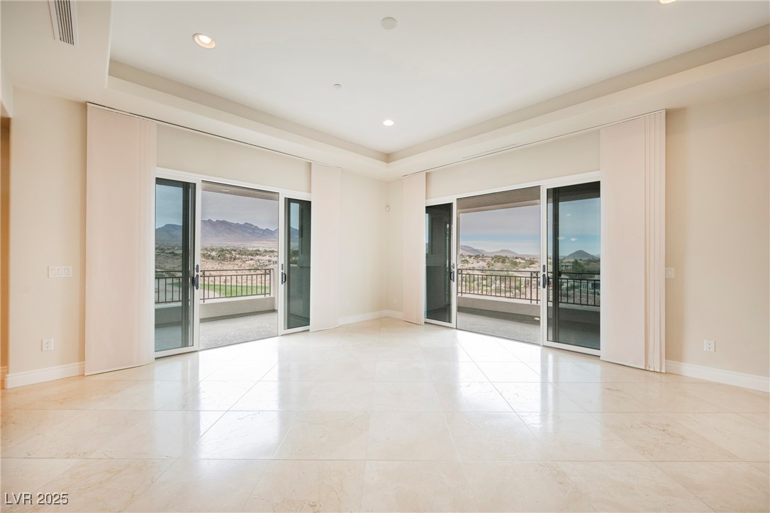 9220 Tesoras Drive 401