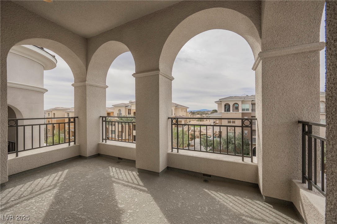 9220 Tesoras Drive 401