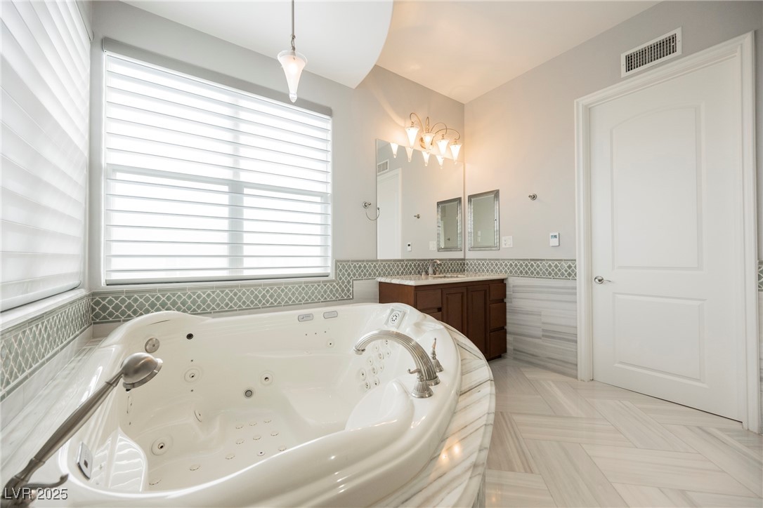 9220 Tesoras Drive 401