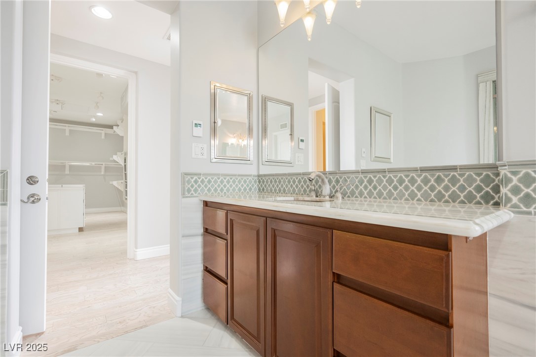 9220 Tesoras Drive 401