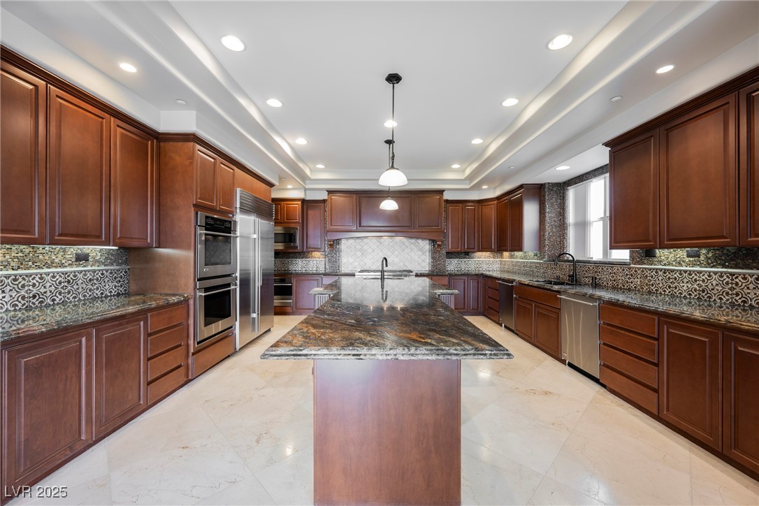 9220 Tesoras Drive 401