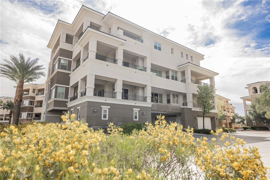 9220 Tesoras Drive 401