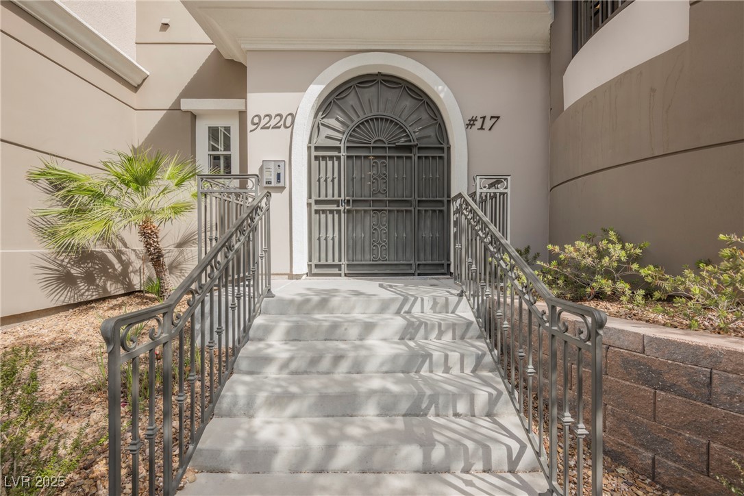 9220 Tesoras Drive 401