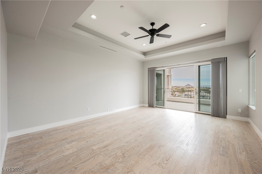 9220 Tesoras Drive 401