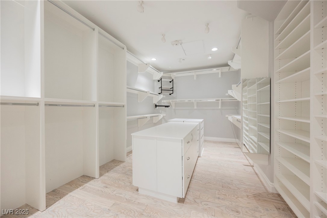 9220 Tesoras Drive 401