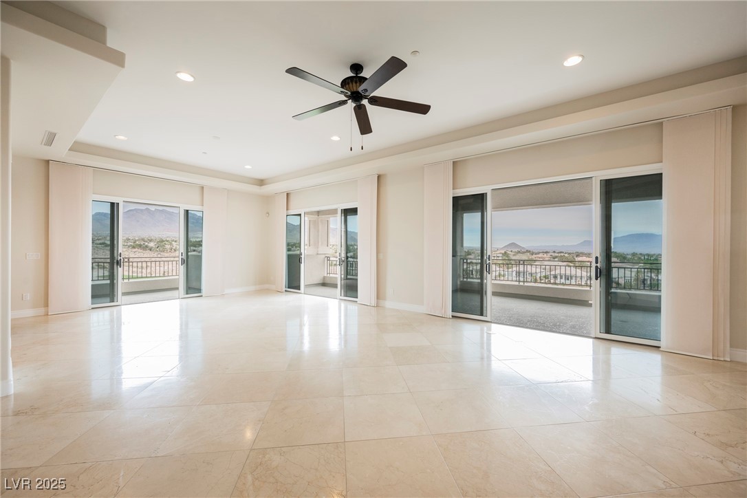 9220 Tesoras Drive 401