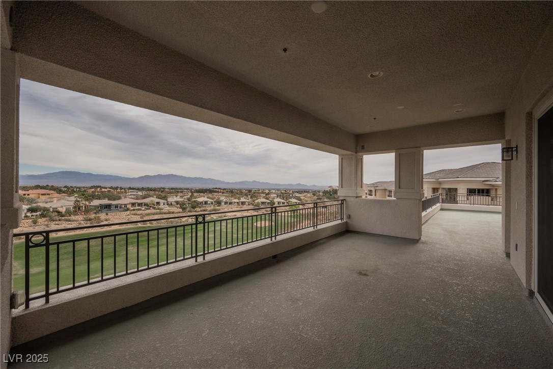 9220 Tesoras Drive 401