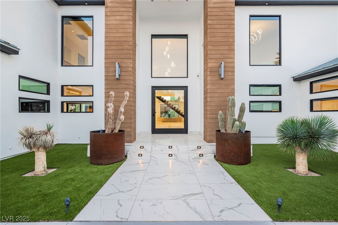 7815 West La Madre Way