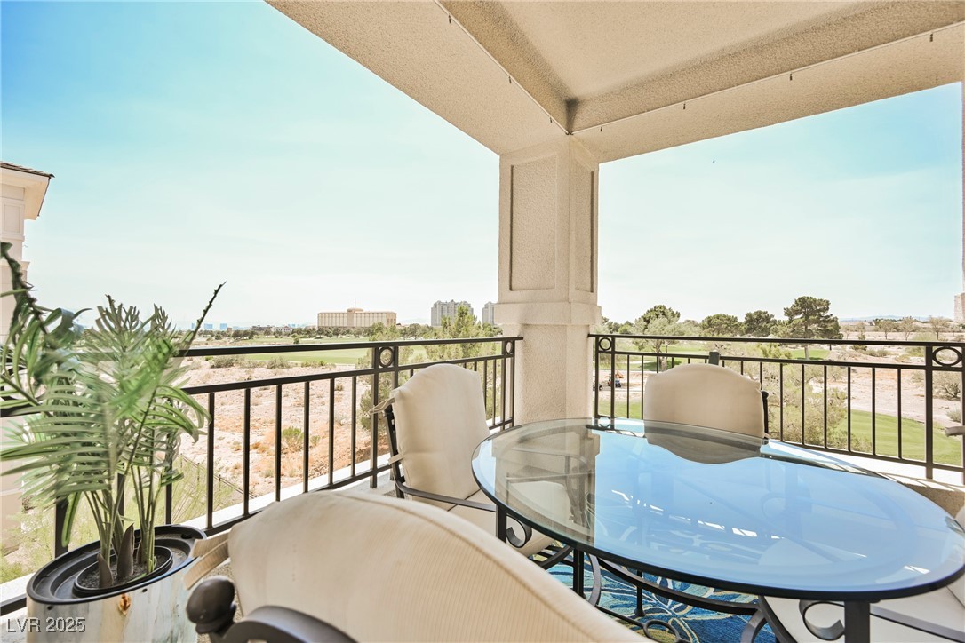 9213 Las Manaitas Avenue 301