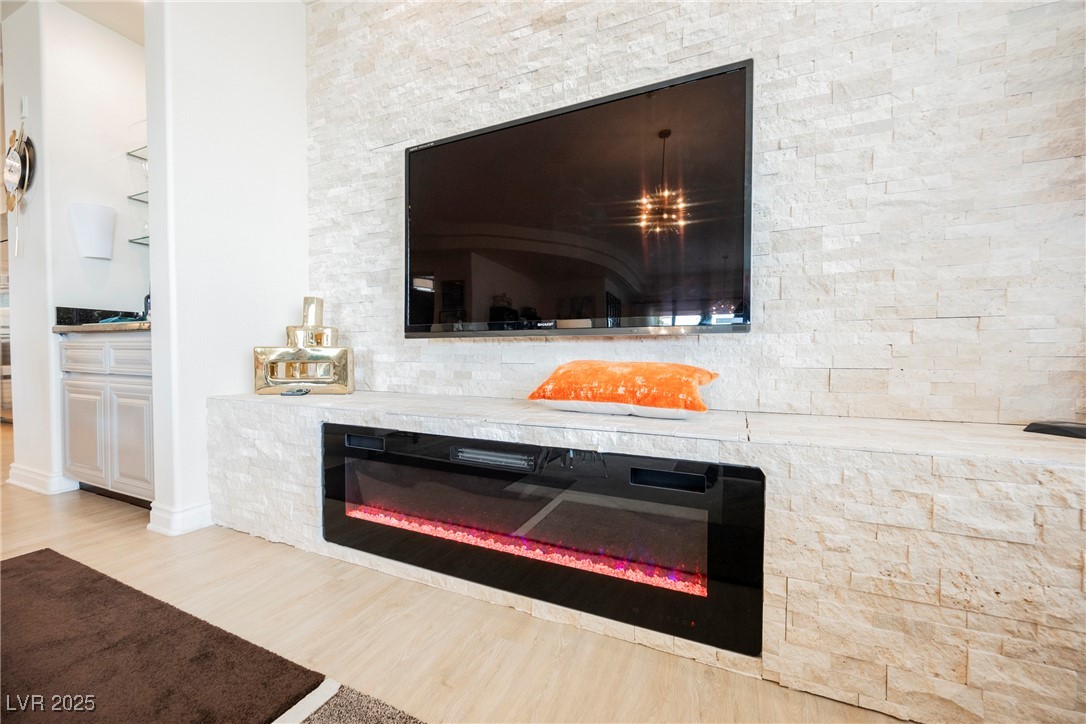 9213 Las Manaitas Avenue 301