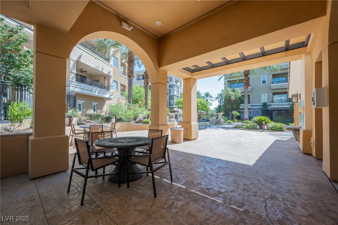 9213 Las Manaitas Avenue 301