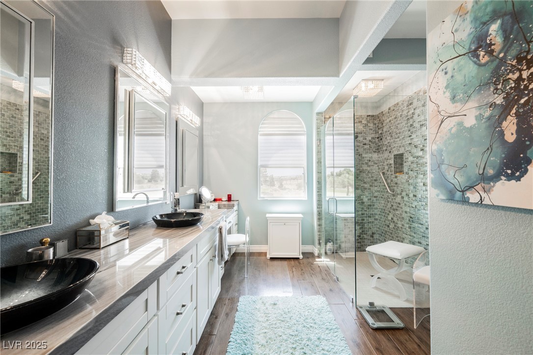 9213 Las Manaitas Avenue 301