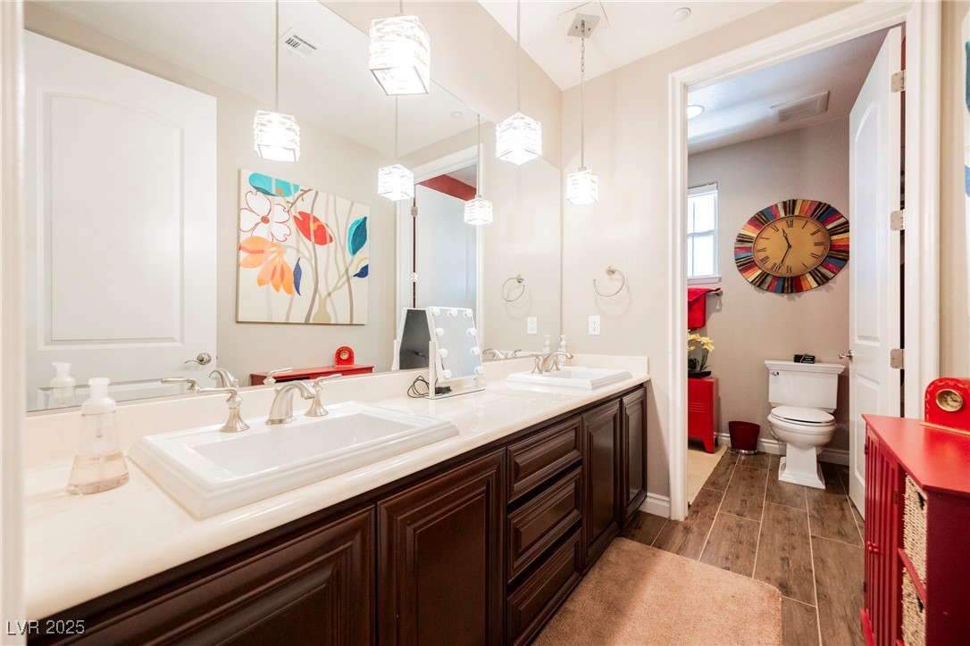 9213 Las Manaitas Avenue 301